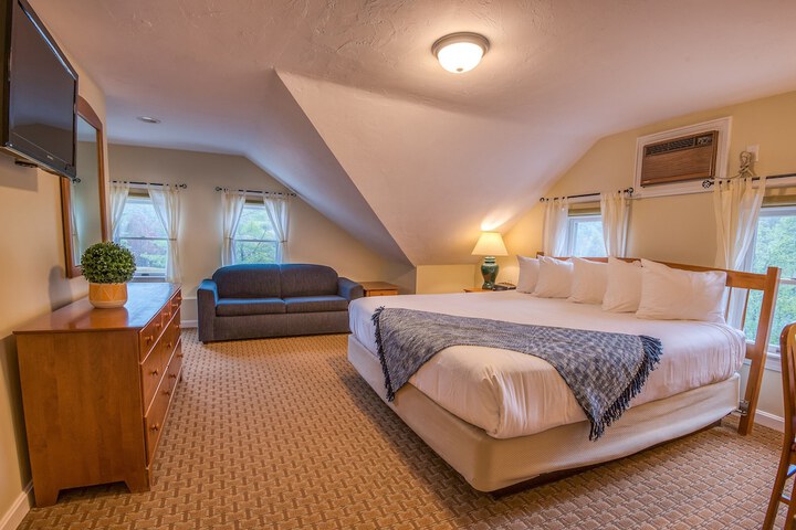 Superior King Lakeside with Shared Balcony (27 of 64)