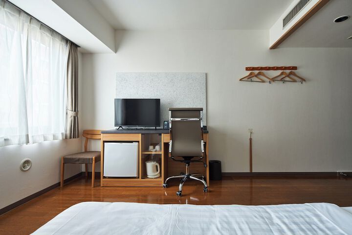 Room 32 of 53