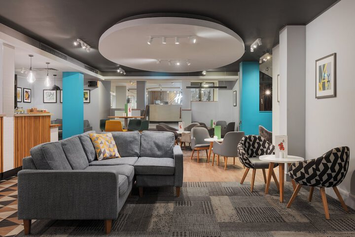 Lounge 54 of 71
