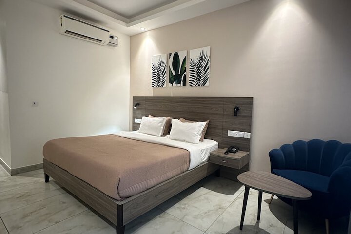 Room 11 of 46