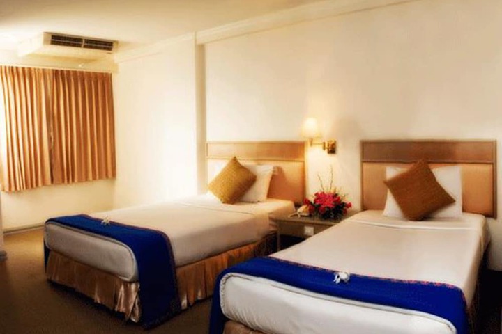 Room 4 of 20