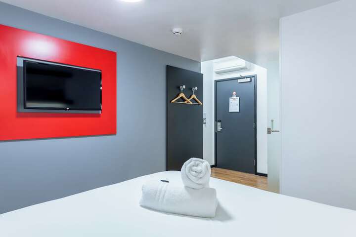 Room 49 of 100