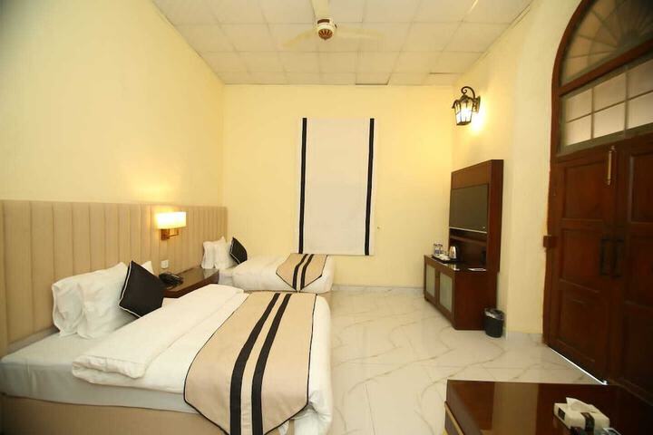 Room 13 of 31