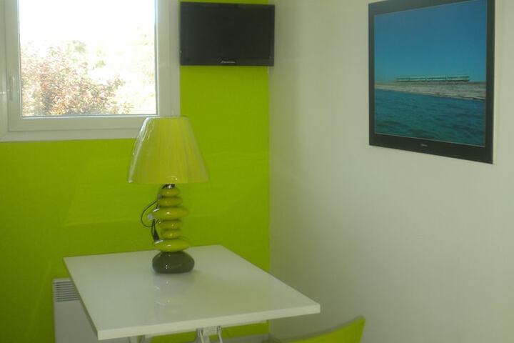 Lounge 19 of 25