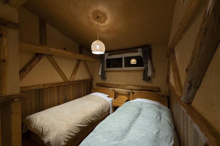 Room 27 of 258