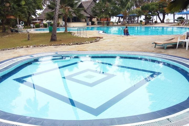 Pools & Facilities
