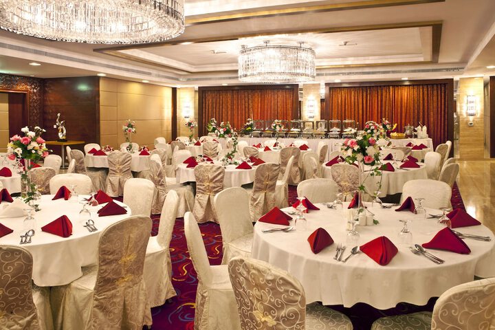 Ballroom/Hall 39 of 53