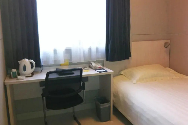 Room 11 of 25