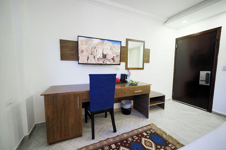 Room 8 of 65