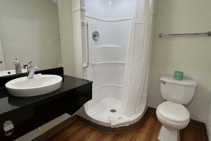 1 Double Bed Accessible (3 of 6)