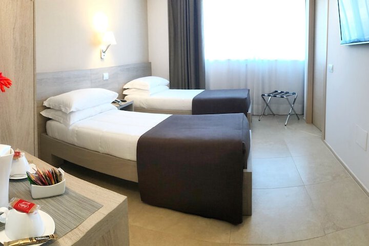 Room 28 of 92