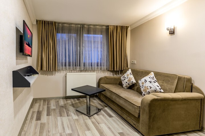 Room 5 of 10