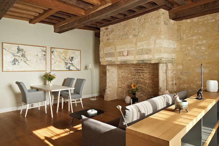 Room 2 of 48