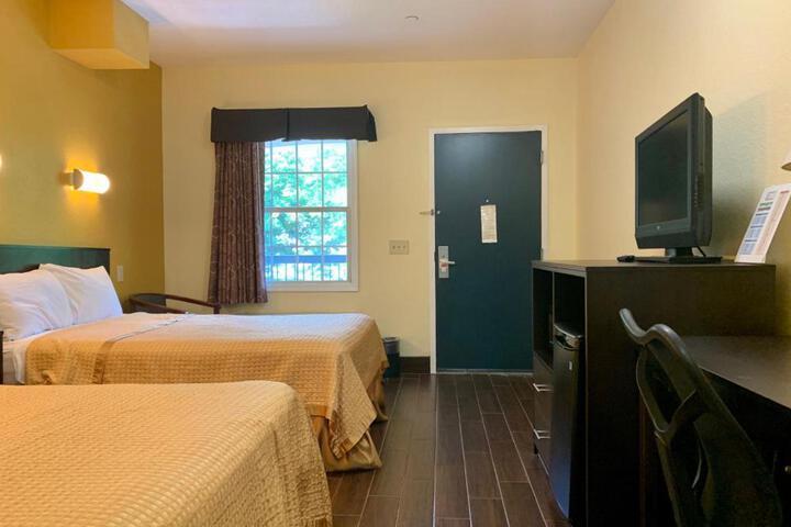 2 Double Beds (6 of 7)