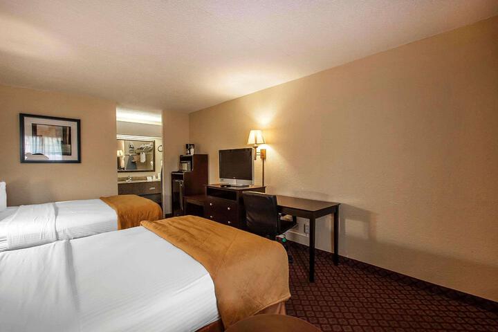 2 Double Beds (13 of 17)