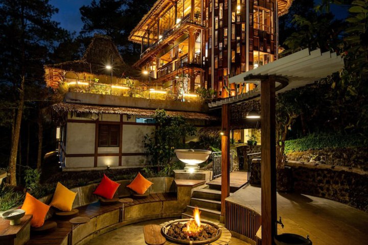TIRA VILAGNA SUITES & SPA