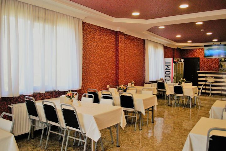 Dining 4 of 66