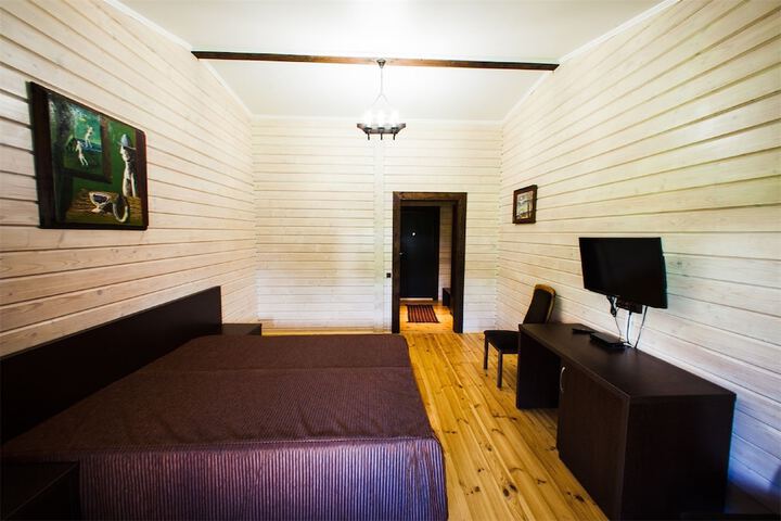 Room 5 of 10
