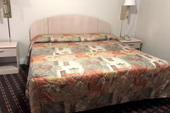 Premium Room 1 King Bed Jetted Tub (6 of 22)