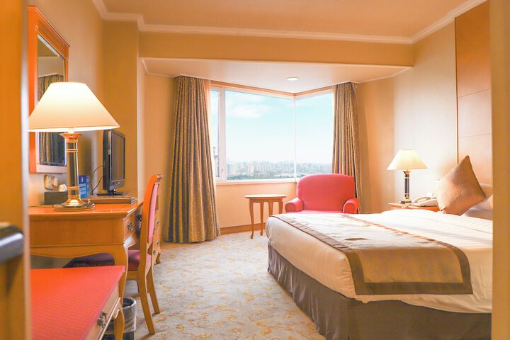 Room 15 of 37