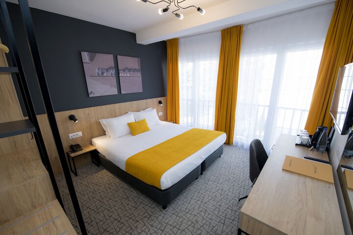 Room 9 of 34