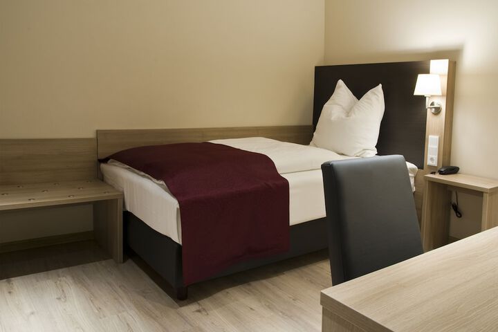 Room 3 of 66