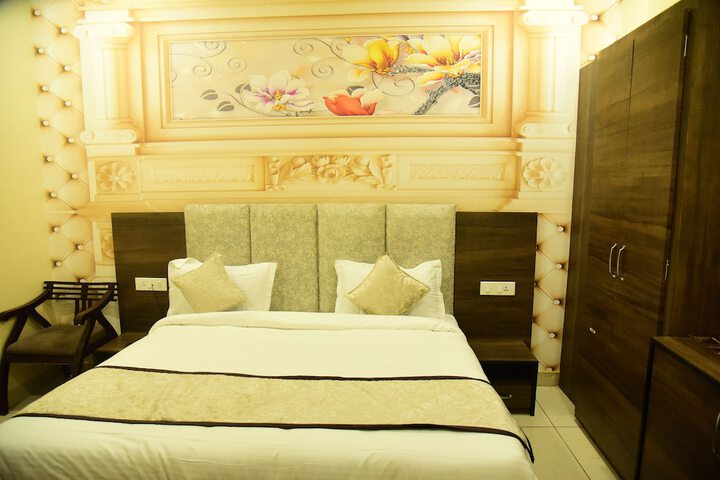 Room 18 of 128