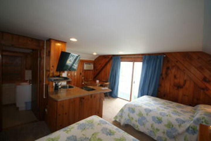 Room 7 of 16