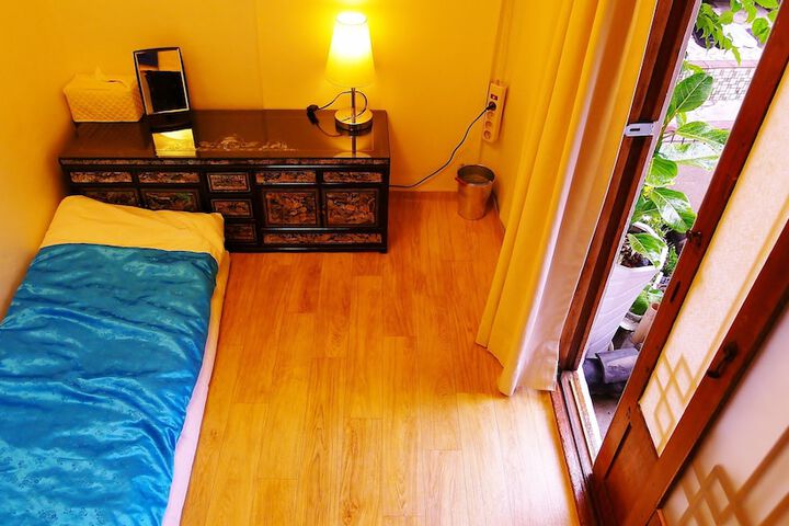 Room 8 of 32