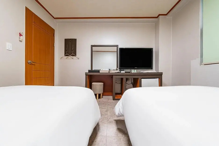 Room 2 of 14