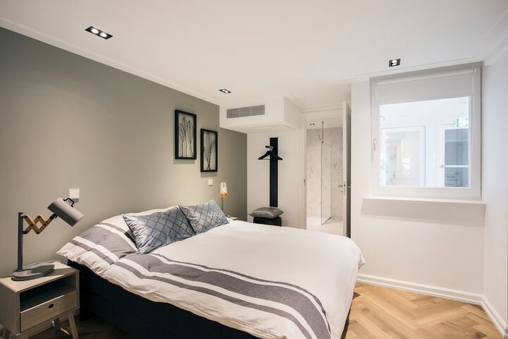 Room 8 of 33