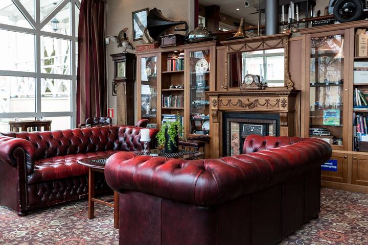 Guest Lobby