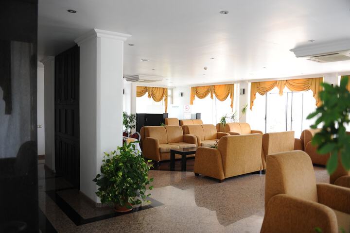 Entrance & Lobby
