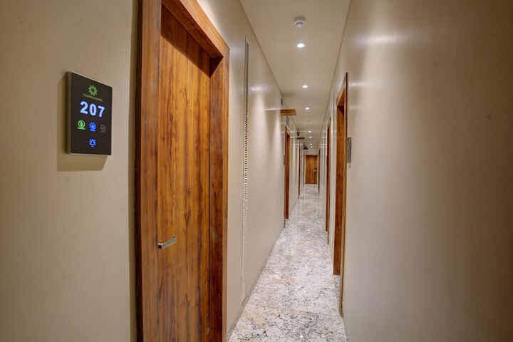 Ballroom/Hall 20 of 21
