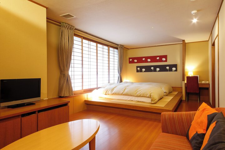 Room 13 of 97