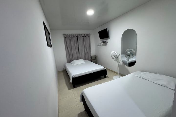 Room 10 of 28
