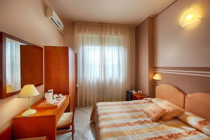 Room 4 of 87