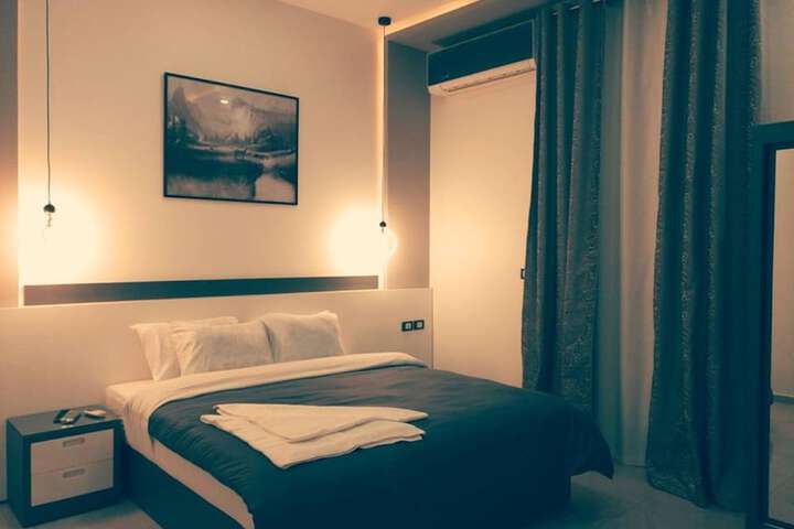Room 8 of 34