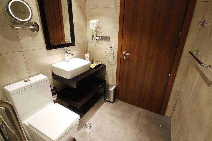 Room 17 of 37