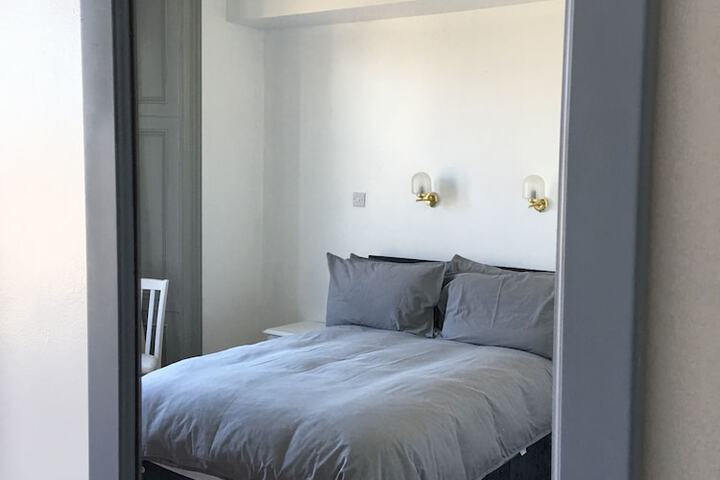 Room 5 of 14