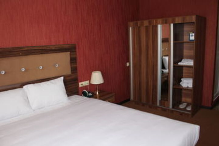 Room 11 of 21