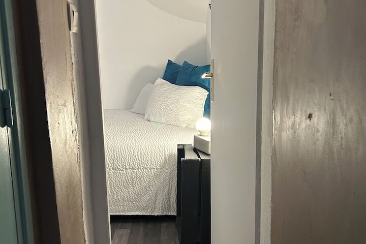 Room 71 of 98