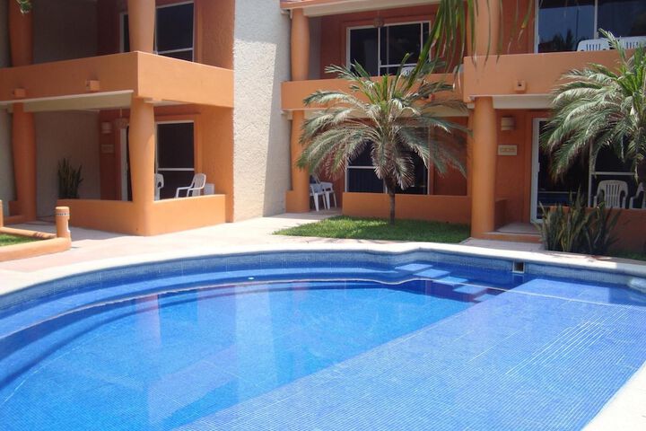 Hotel Pool