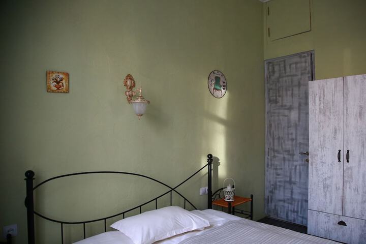 Room 26 of 96