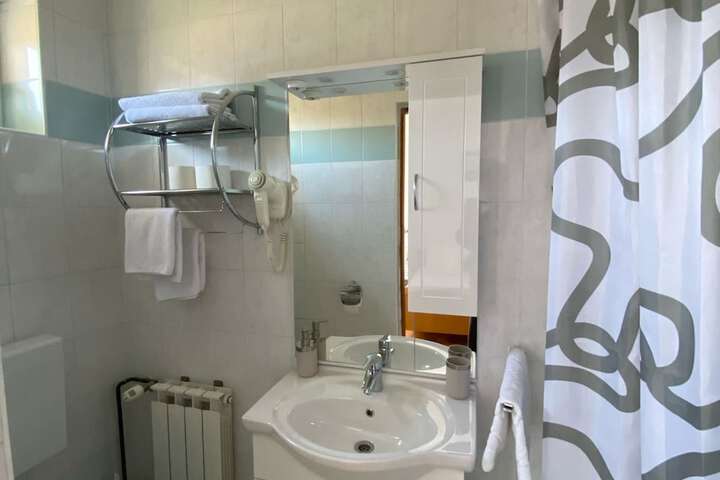 Room 12 of 24