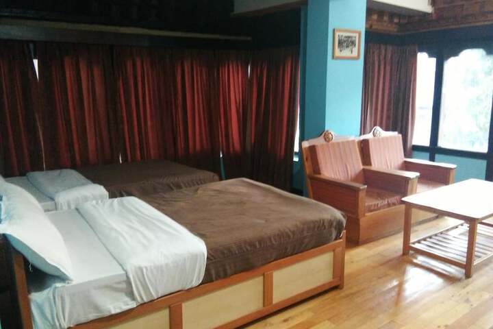 Room 5 of 11