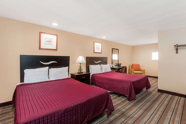 2 Queen Beds Beds Deluxe Room (1 of 12)