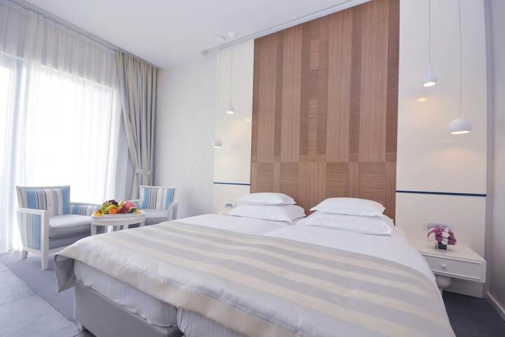 Room 9 of 31