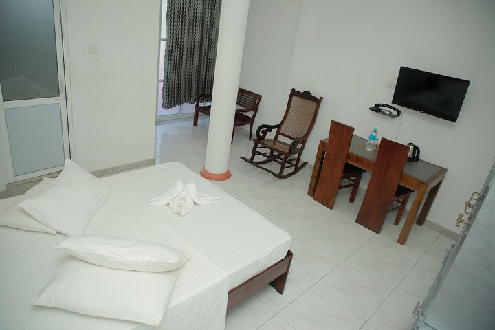Room 9 of 25