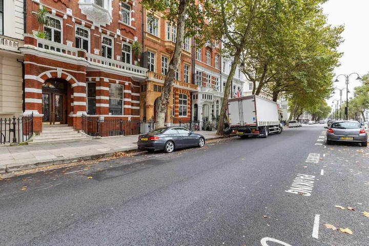Stunning 2 Bed Apt Sleeps 3 in Kensington